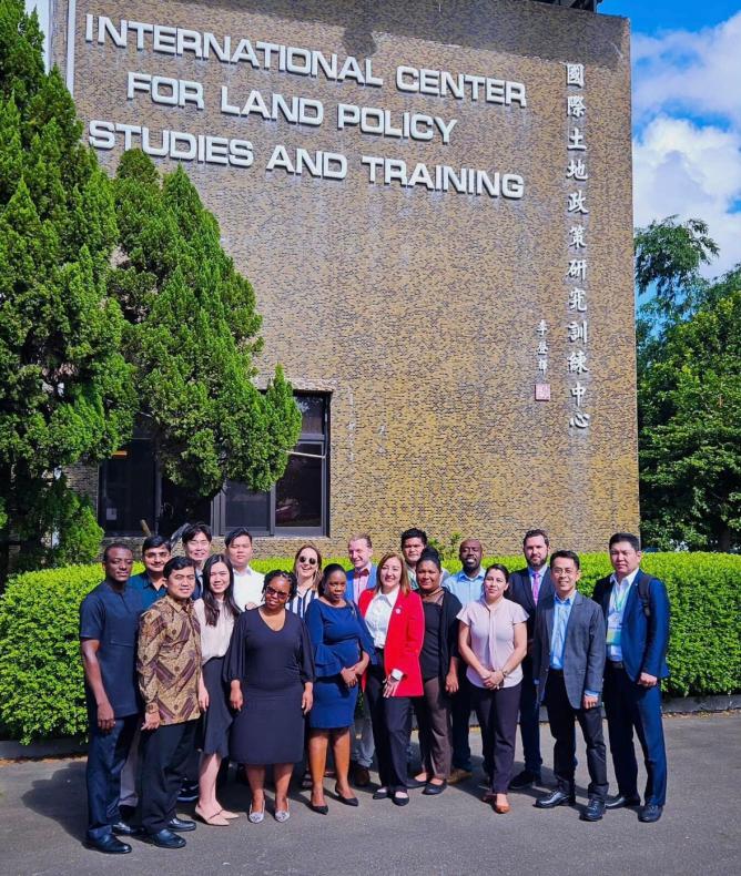 ในระหว่างวันที่ 18 – 31 ตุลาคม 2566 ที่ผ่านมา นายธนากร สงวนตระกูล นักภูมิสารสนเทศชำนาญการพิเศษ จาก GISTDA ได้รับคัดเลือกจาก ศูนย์ ICLPST (International Center for Land Policy Studies and Training), Taoyuan, Taiwan, Republic of China ให้เป็นตัวแทนประเทศไทย ภายใต้การประสานงานของ Taipei Economic & Cultural Office in Thailand _6